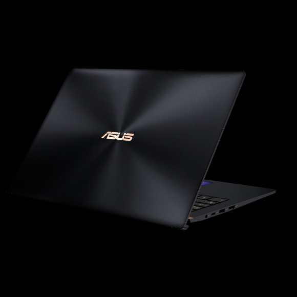 ZenBook Pro 14_ErgoLift 01