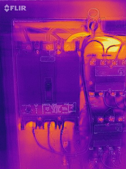 FLIR ONE Pro Circuit Breaker close